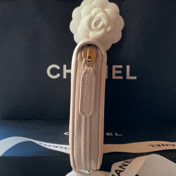 🌹CHANEL ZIP AROUND WALLET 🌹 - Picture 10 of 16